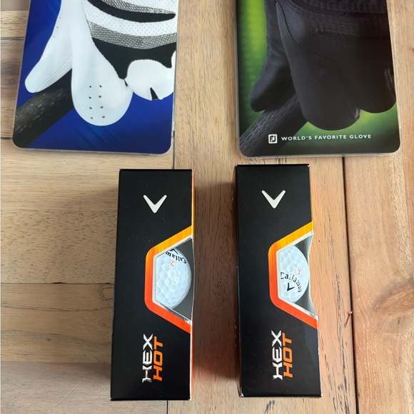 FootJoy SciFlex and WeatherSof Gloves in White and Black - Picture 2 of 6